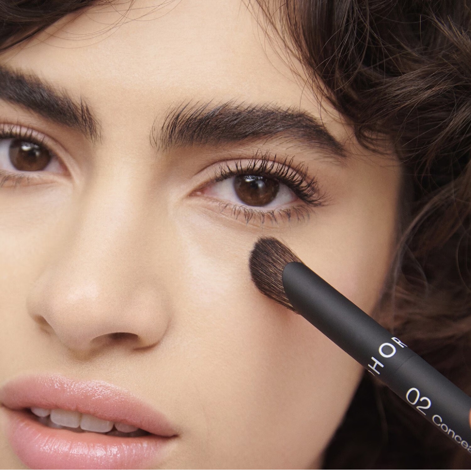THE CONCEALER BRUSH-24 02 (BROCHA PARA ROSTRO)